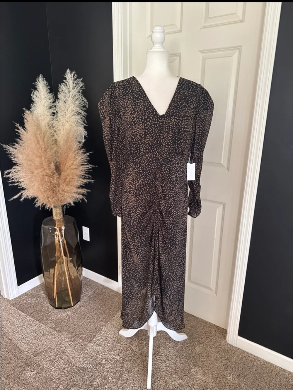 NWT ASTR the Label Ruched Front Midi Dress in Black/Taupe print 
 Size XL - Picture 2 of 12